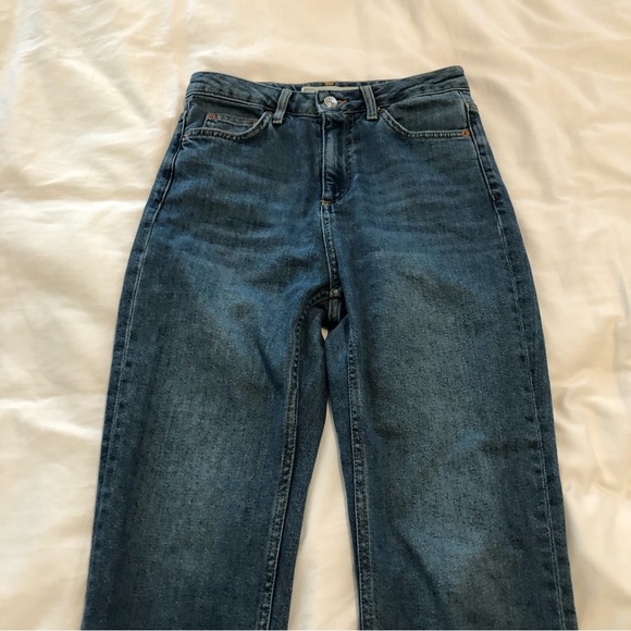 TOP SHOP MOTO medium wash cropped jeans. Size 26. - Picture 7 of 12